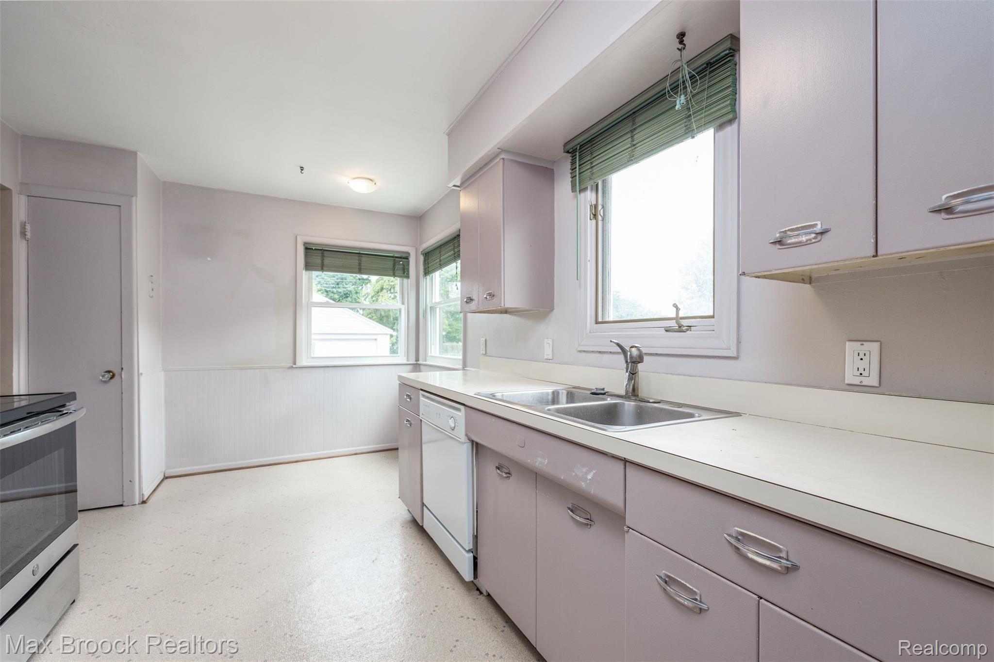 3648 Rockingham Road Royal Oak, MI 48073 - Photo 11 of 21 Mz5wjVCg.jpg