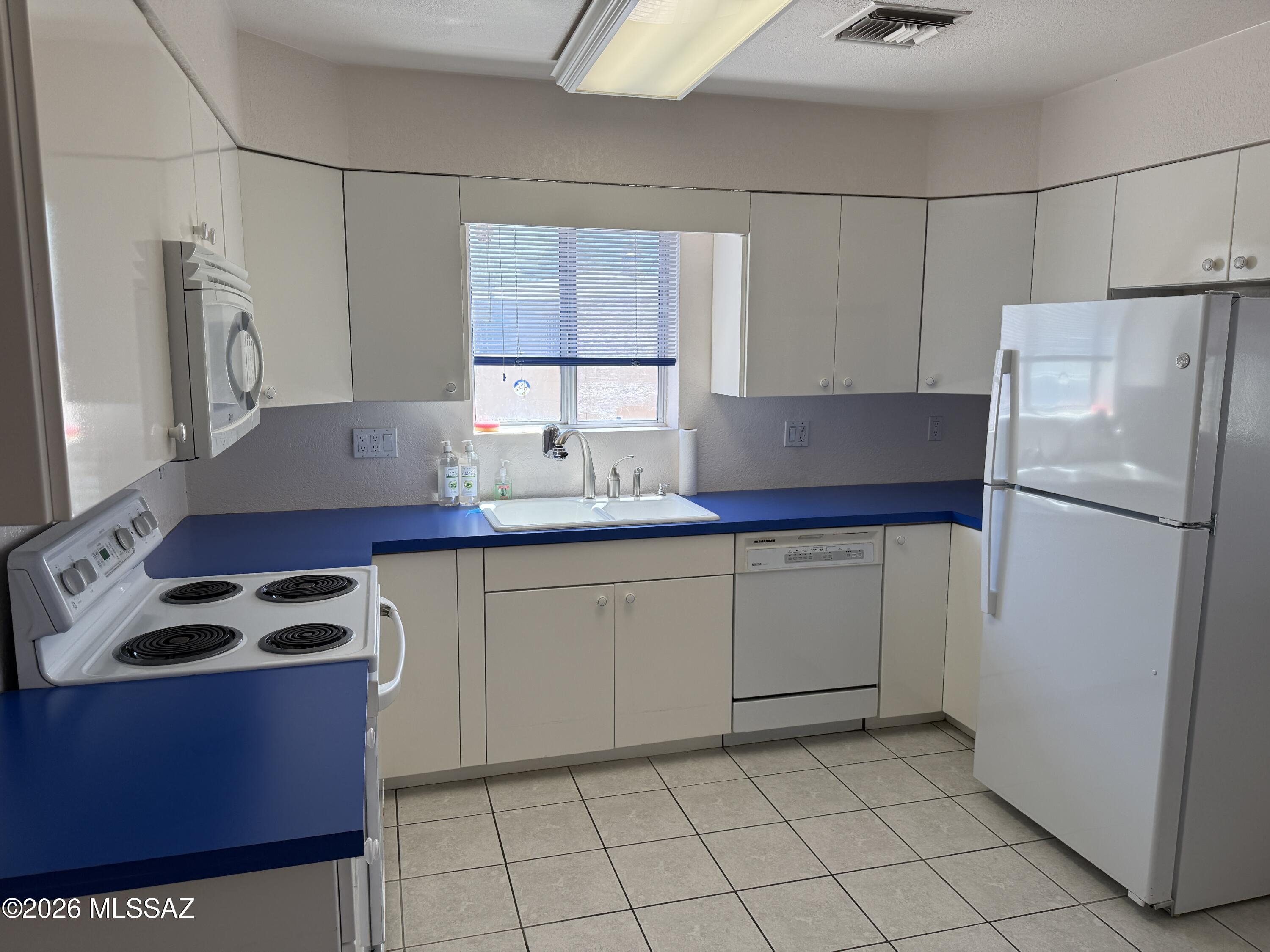4086 East Montecito Street Tucson, AZ 85711 - Photo 20 of 49 IMG_4747