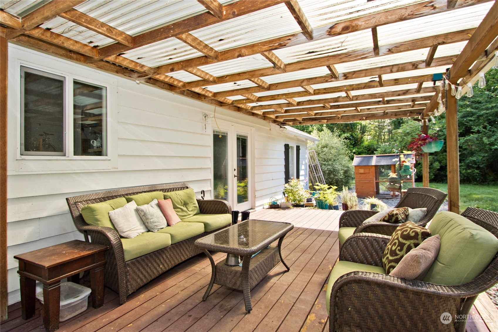 27116 Entwhistle Road East Buckley, WA 98321 - Photo 34 of 40 a outdoor living space with furniture