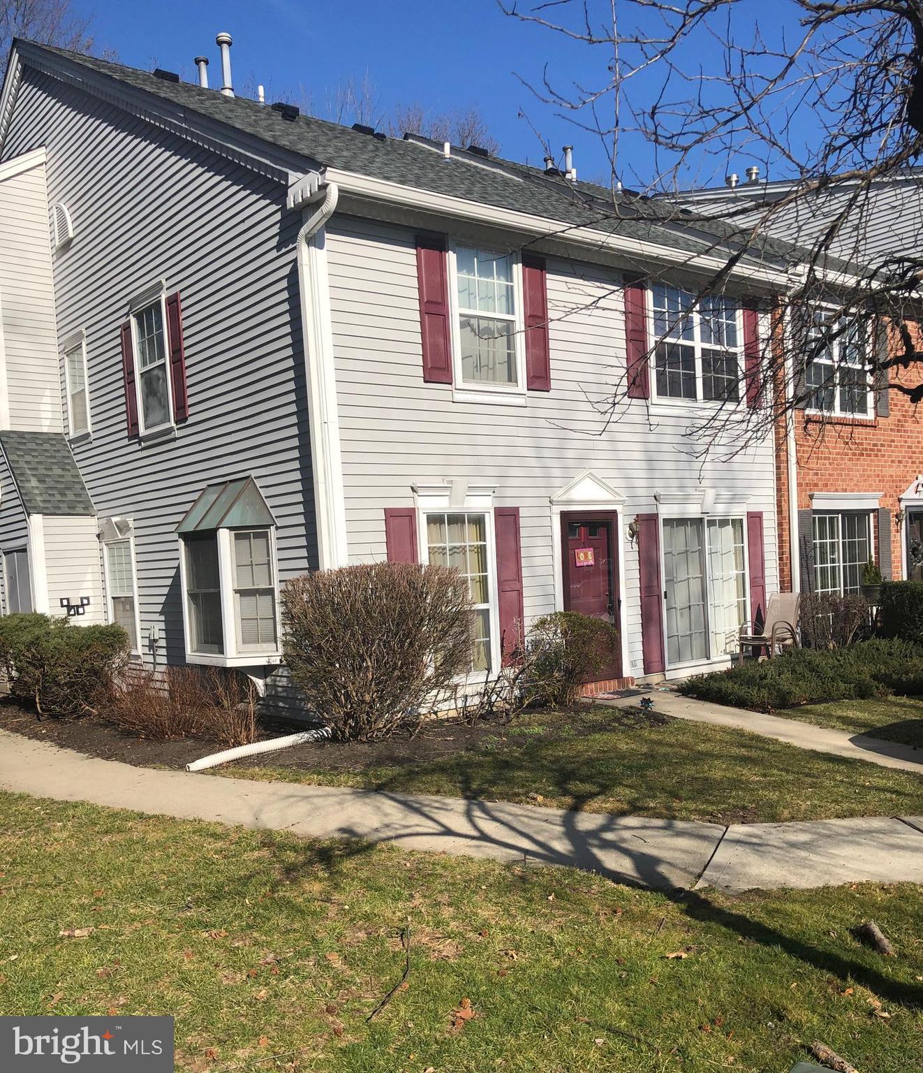 a view of a house with backyard