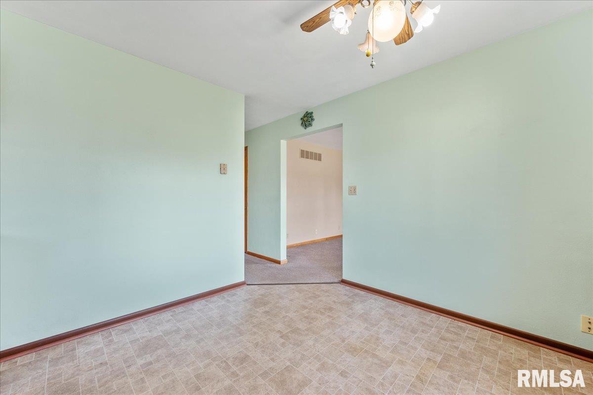 4615 West Nagel Road Peoria, IL 61607 - Photo 6 of 33 Gallery Image 6
