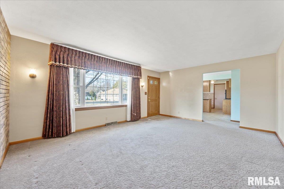 4615 West Nagel Road Peoria, IL 61607 - Photo 7 of 33 Gallery Image 7