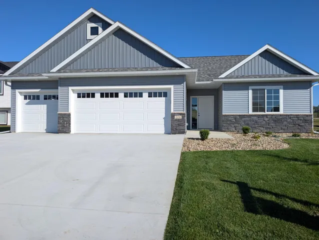 $439,900 | 106 Fairway Street, Zumbrota, MN 55992