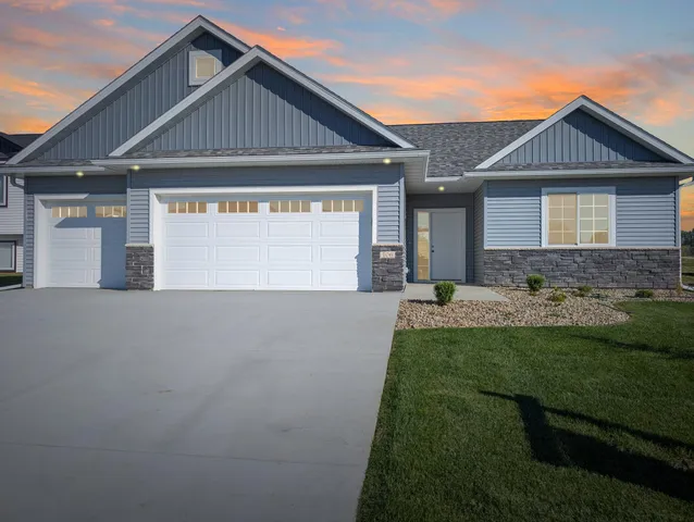 $439,900 | 106 Fairway Street, Zumbrota, MN 55992