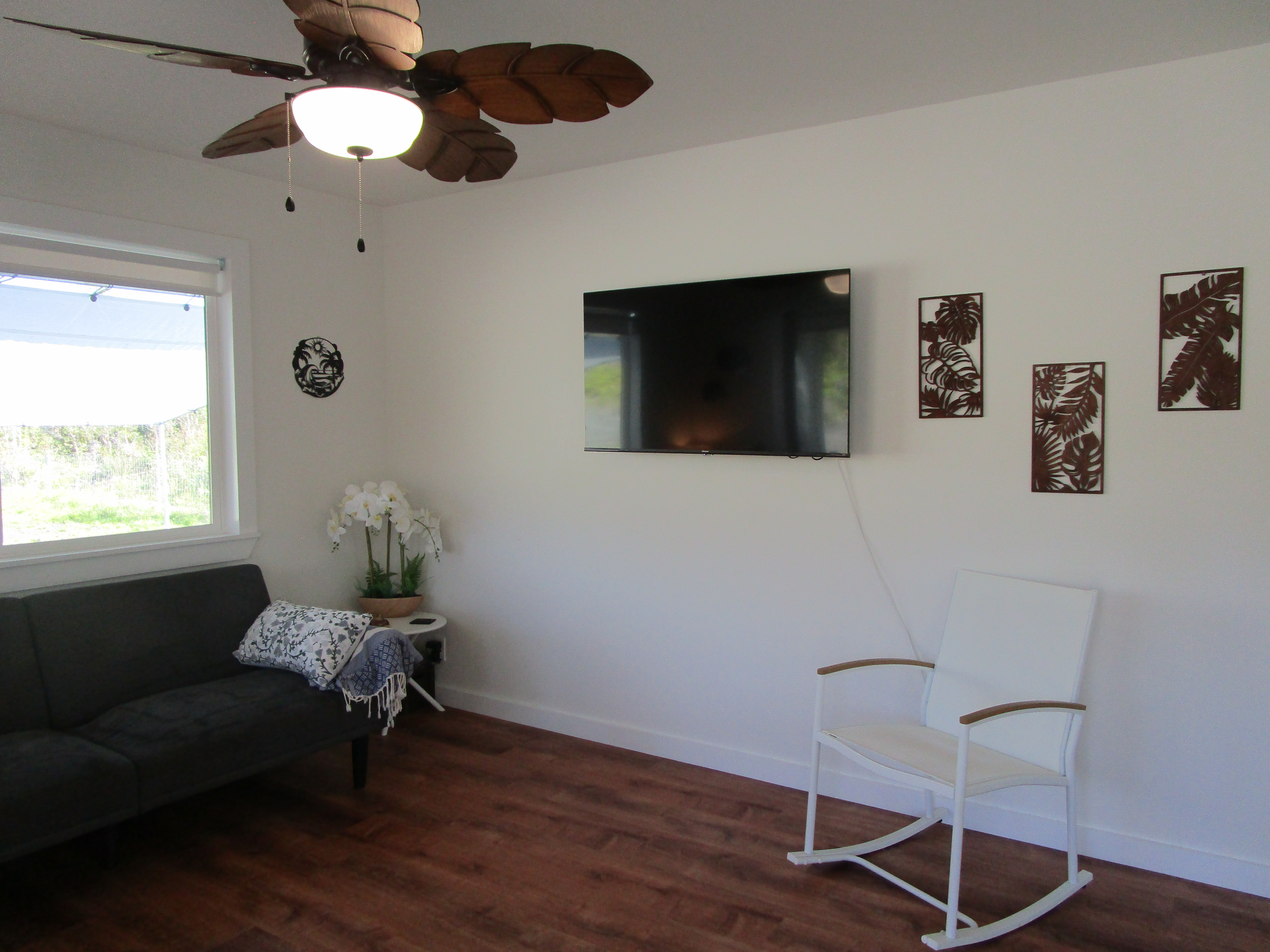 1 Kokokahi Road Mountain View, HI 96771 - Photo 5 of 27 a living room with furniture and a flat screen tv