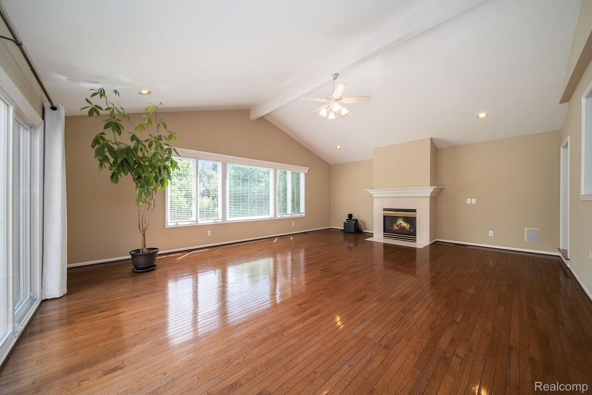 79 Oakbridge Drive Rochester, MI 48306 - Photo 14 of 46 79-Oakbridge_24.jpg
