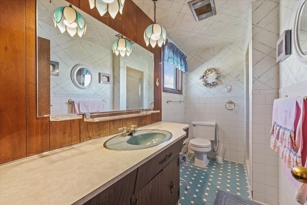24 Spring Valley Road Boston, MA 02132 - Photo 17 of 32 Gallery Image 17