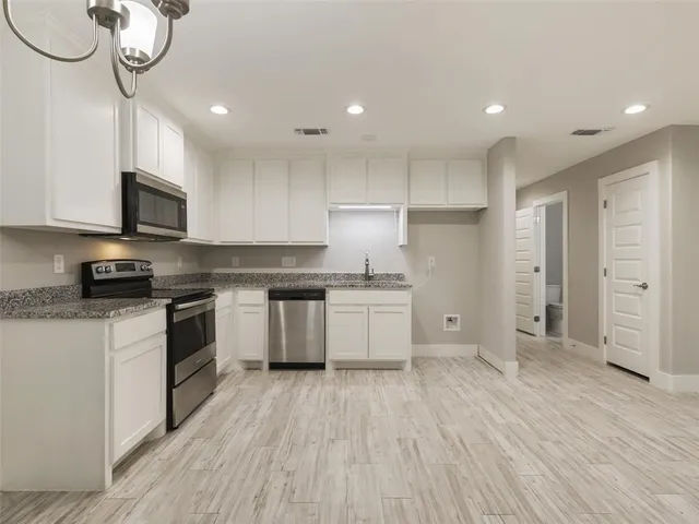 $1,375 | 722 West Walker Street, Denison, TX 75020