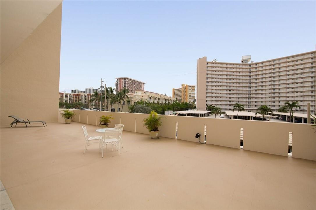 303 North Riverside Drive, Unit 206 Pompano Beach, FL 33062 - Photo 9 of 18 Photo 9