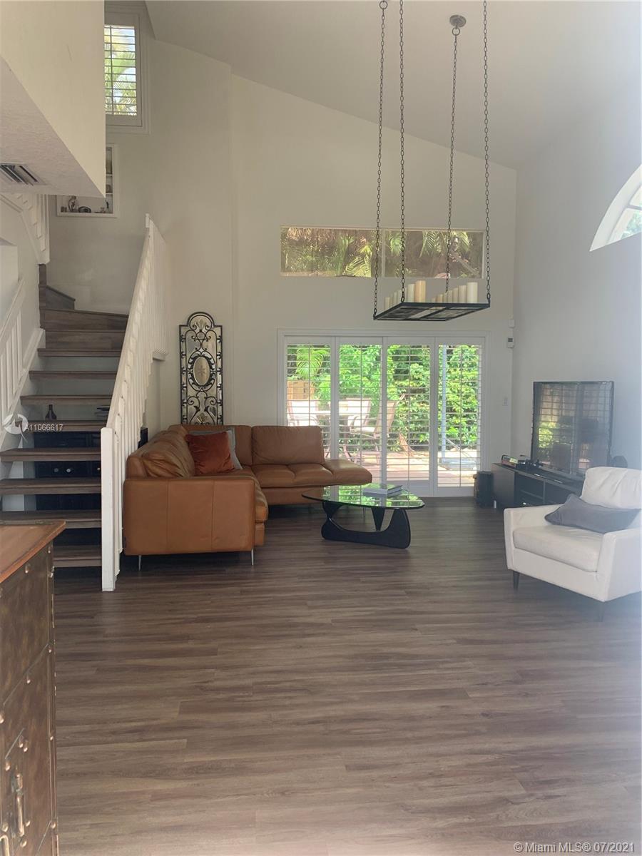 2635 Rampart Way North Hollywood, FL 33026 - Photo 2 of 17