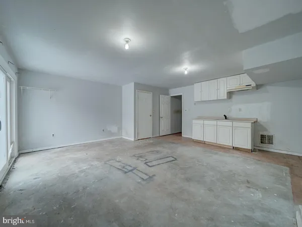 a view of empty room with a fireplace