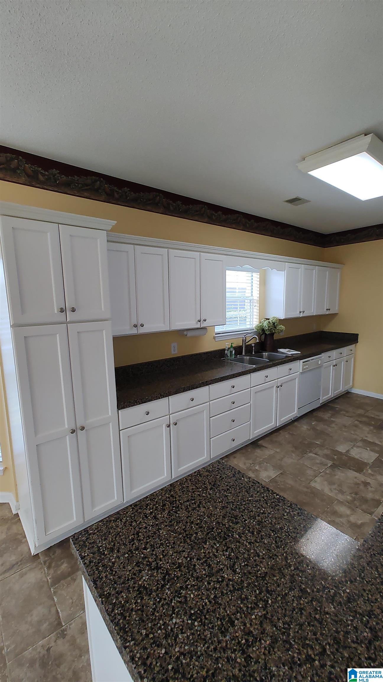 8549 Covington Way Leeds, AL 35094 - Photo 15 of 37