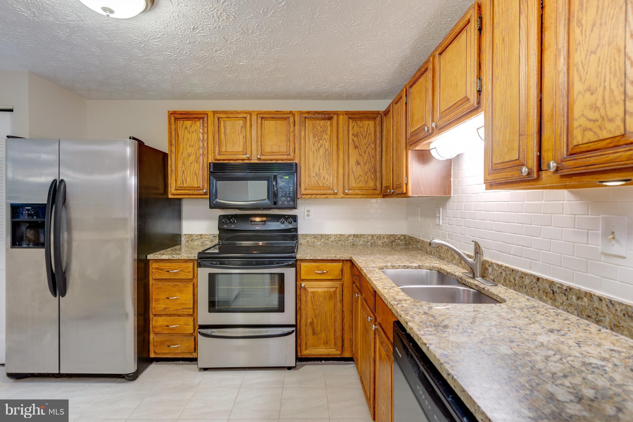 1660 Barnstead Drive Reston, VA 20194 - Photo 2 of 23 Kitchen