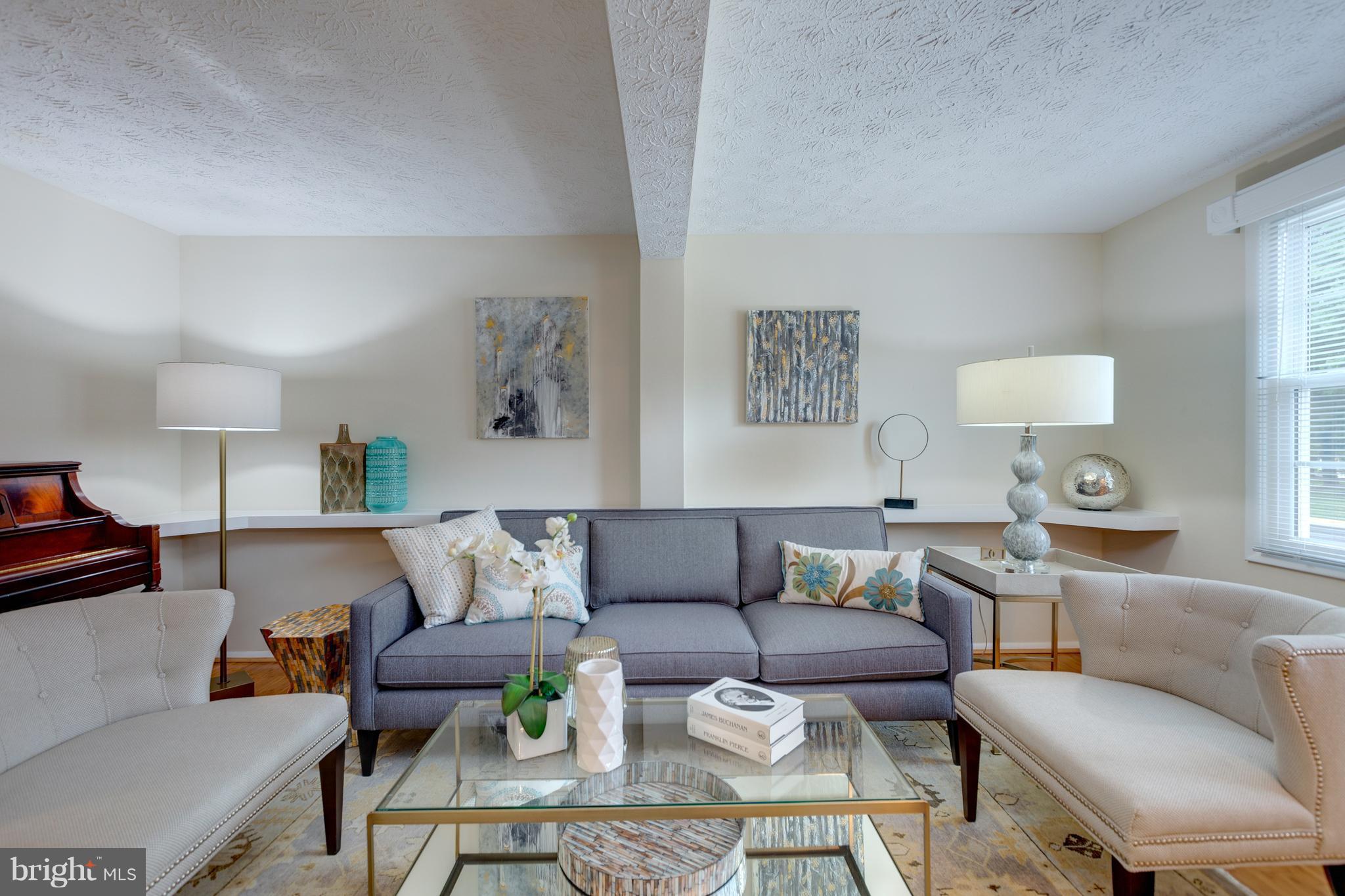 1660 Barnstead Drive Reston, VA 20194 - Photo 5 of 23 Living Room