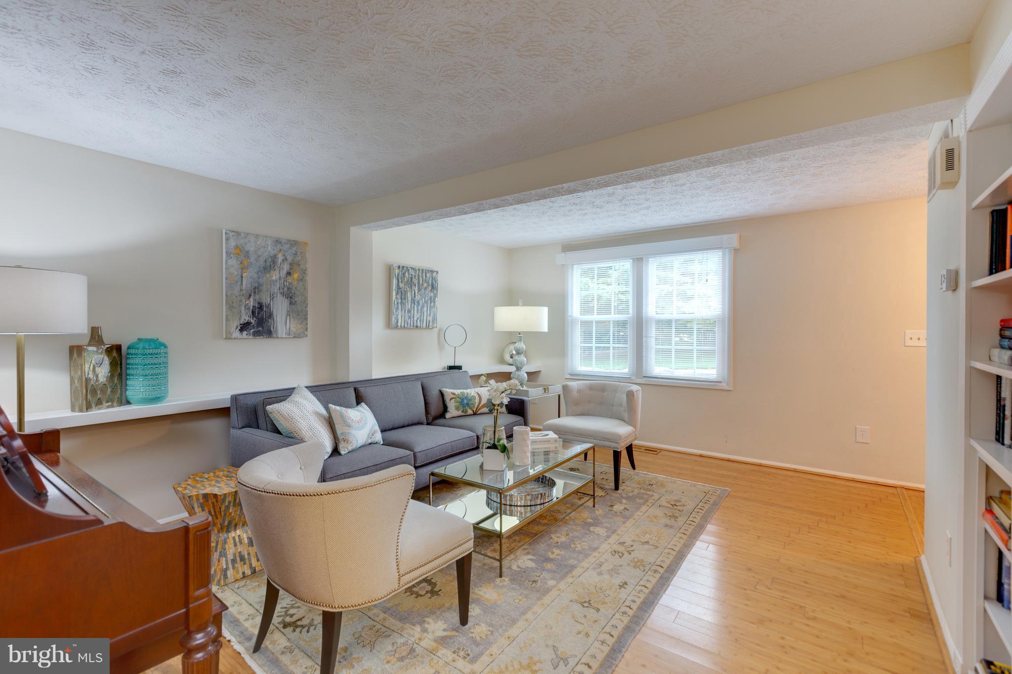 1660 Barnstead Drive Reston, VA 20194 - Photo 6 of 23 Living Room