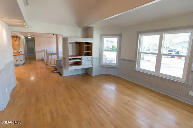 a view of livingroom with hardwood