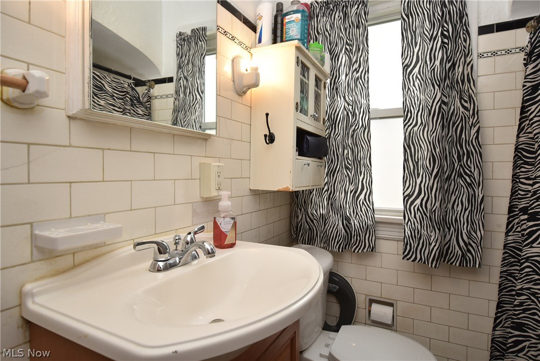 1240 Spring Road Cleveland, OH 44109 - Photo 16 of 30