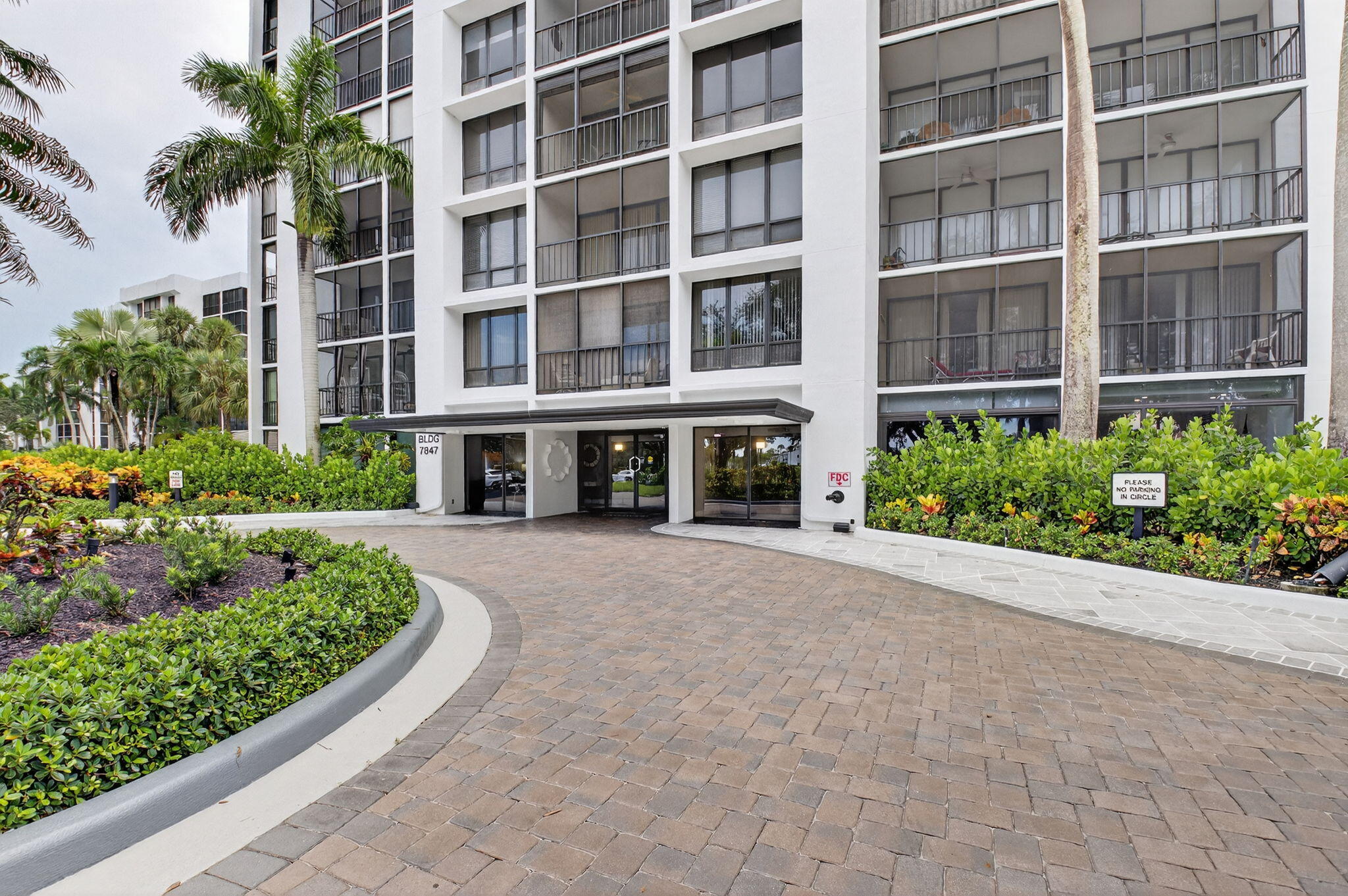 7847 Lakeside Boulevard, Unit 1014 Boca Raton, FL 33434 - Photo 31 of 53 a front view of a multi story residential apartment building