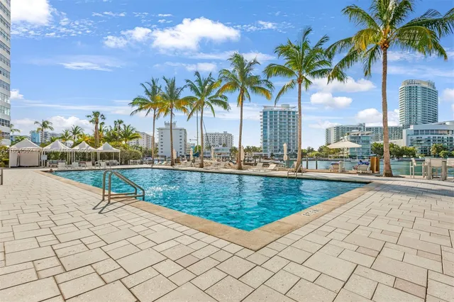 $8,200 | 20 Island Avenue, Unit 1509, Miami Beach, FL 33139