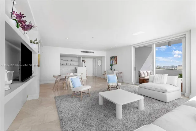 $8,200 | 20 Island Avenue, Unit 1509, Miami Beach, FL 33139