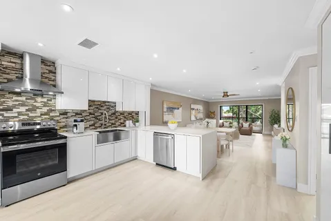 $199,900 | 18 Stratford Drive East, Unit F, Boynton Beach, FL 33436