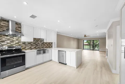 $199,900 | 18 Stratford Drive East, Unit F, Boynton Beach, FL 33436