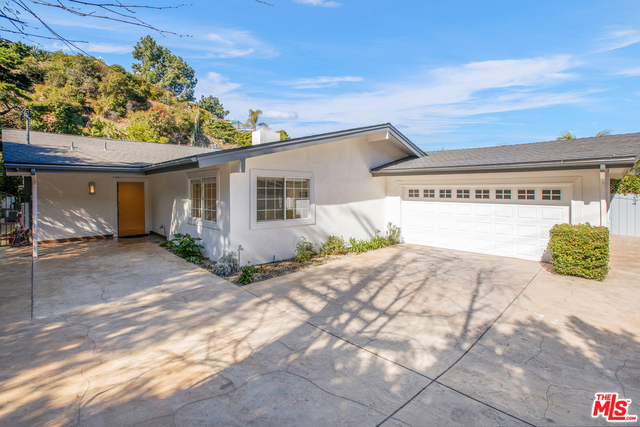 16636 Calneva Drive Encino, CA 91436 - Photo 4 of 18