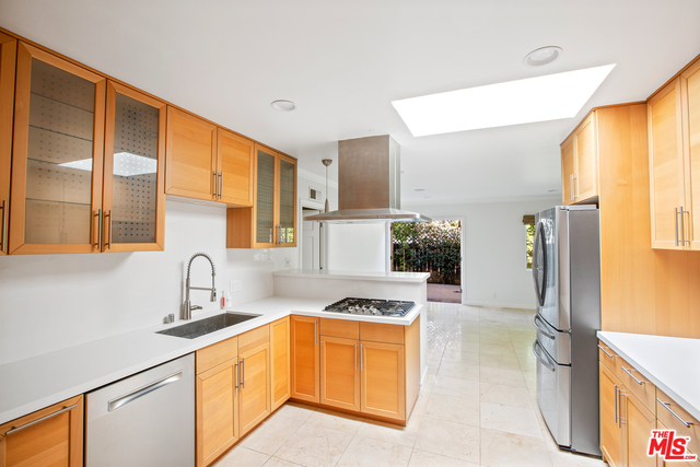 16636 Calneva Drive Encino, CA 91436 - Photo 7 of 18