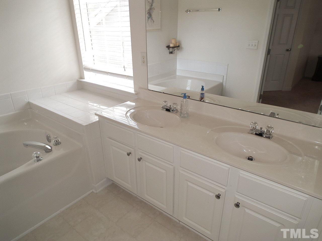 8432 Whisper Ridge Place Raleigh, NC 27613 - Photo 11 of 19