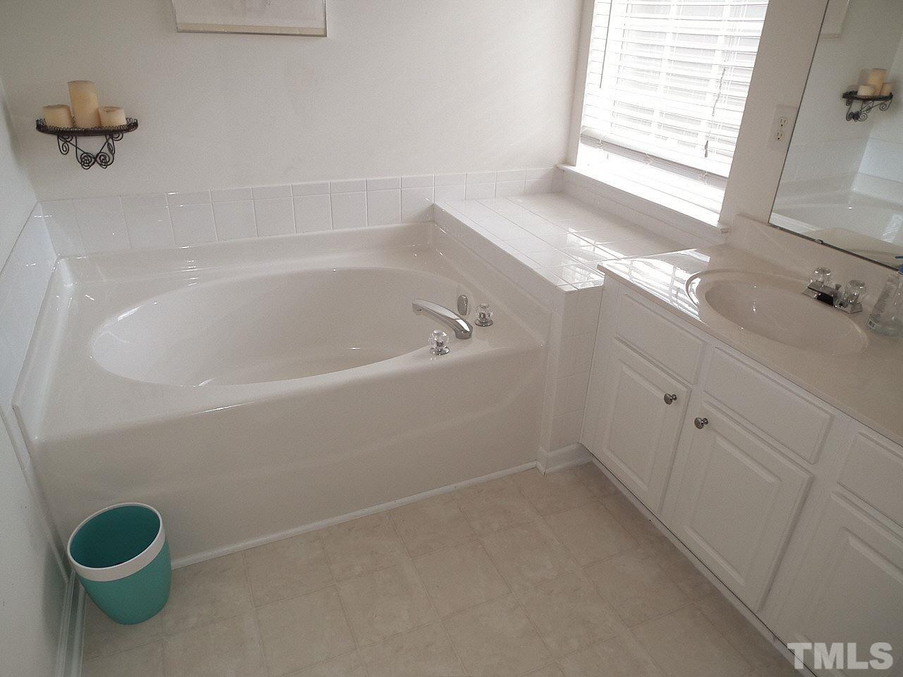 8432 Whisper Ridge Place Raleigh, NC 27613 - Photo 10 of 19