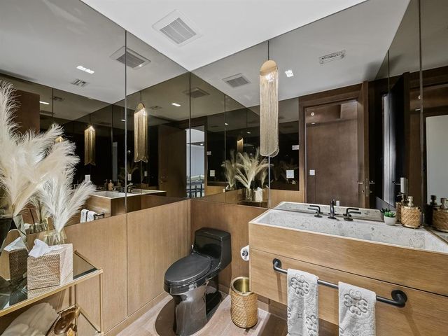 a view of a hallway with elevator