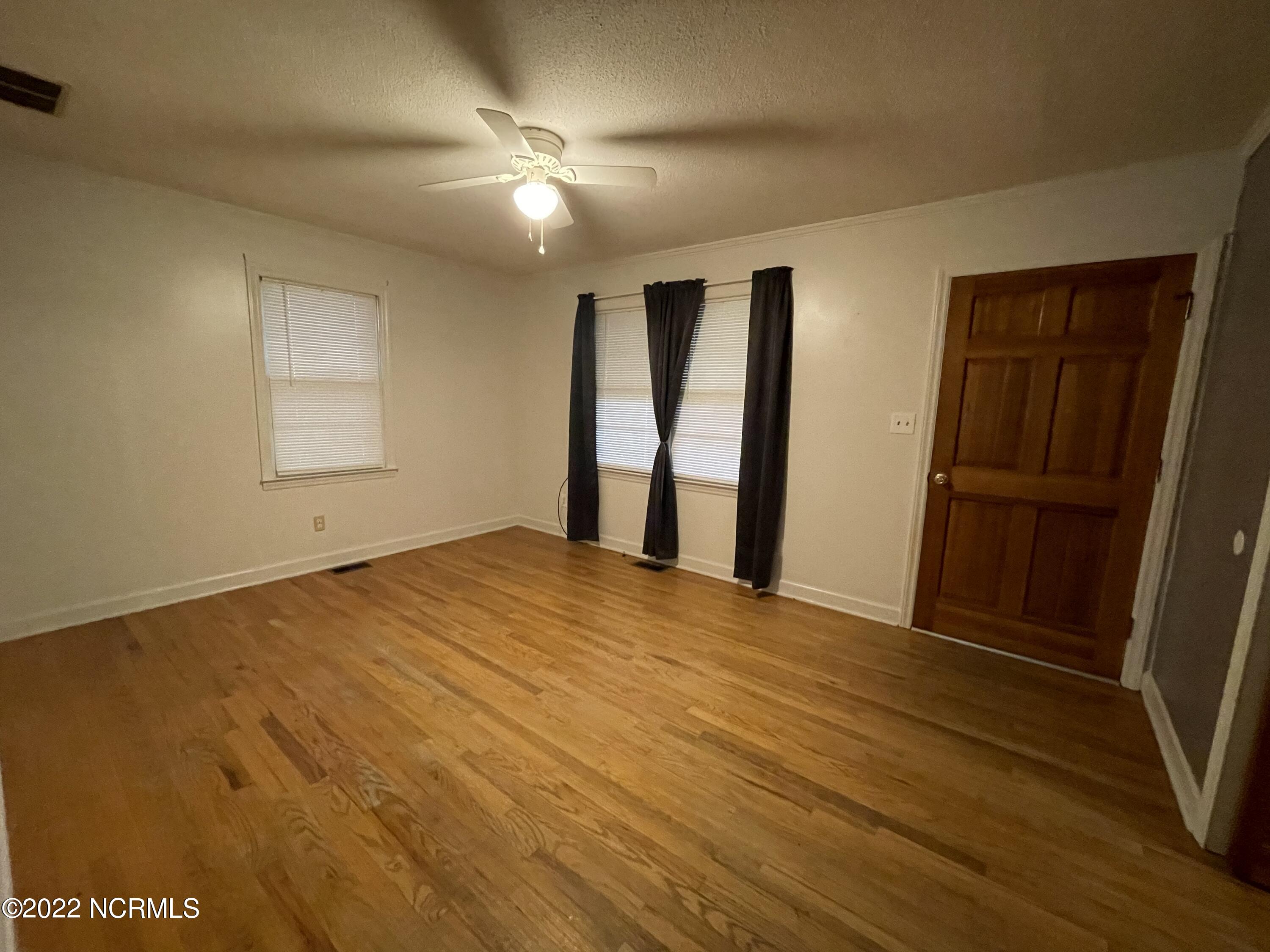 2012 Leggett Mill Road Williamston, NC 27892 - Photo 7 of 27 Living Room