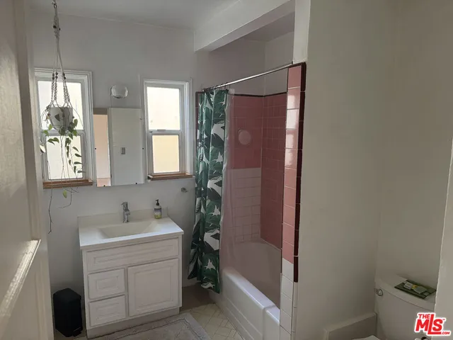 $4,950 | 4001 Chevy Chase Drive, Los Angeles, CA 90039