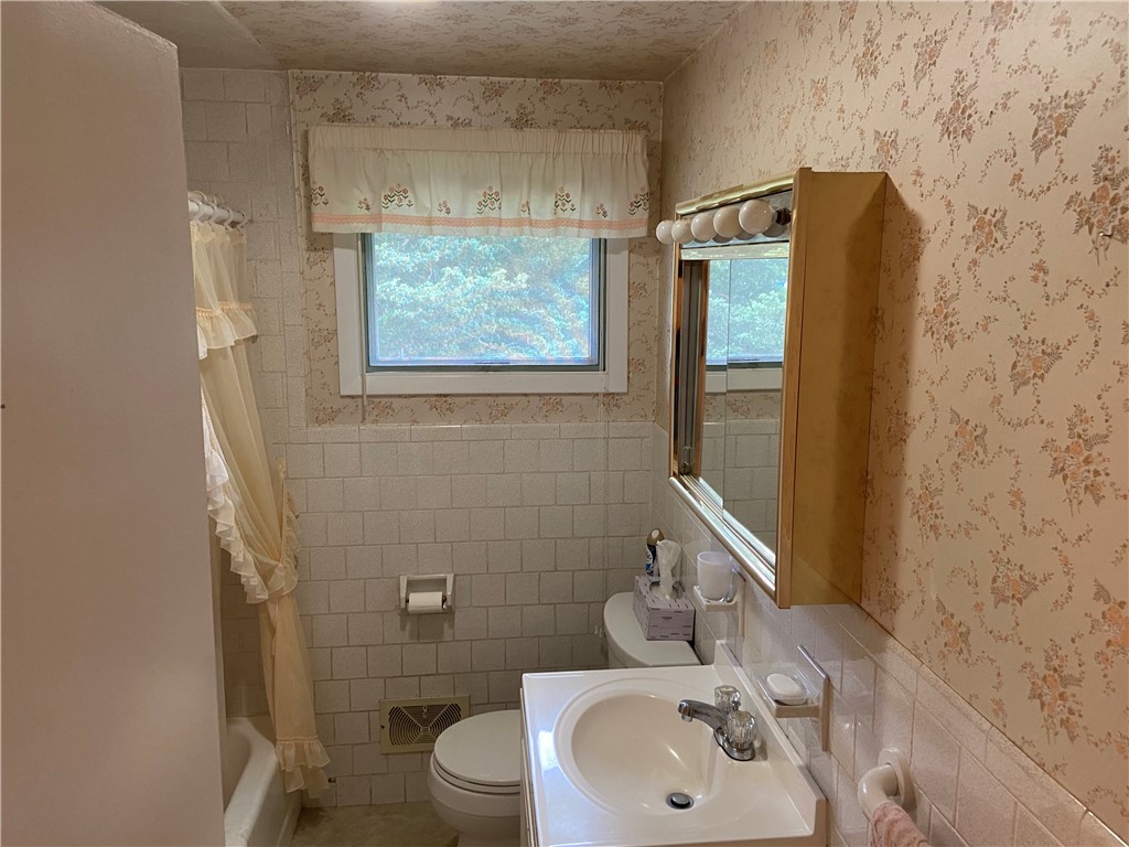 53 Valley Crest Road Coventry, RI 02816 - Photo 5 of 18