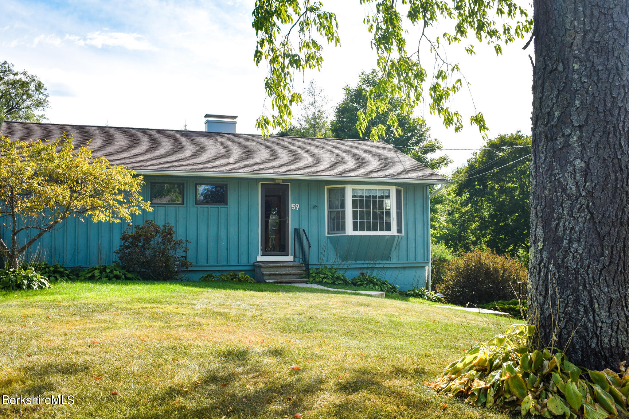 59 Melbourne Road Pittsfield, MA 01201 - Photo 4 of 25 ext_front