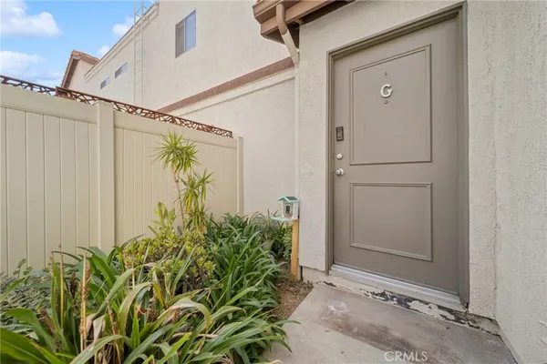 a view of entryway and hall