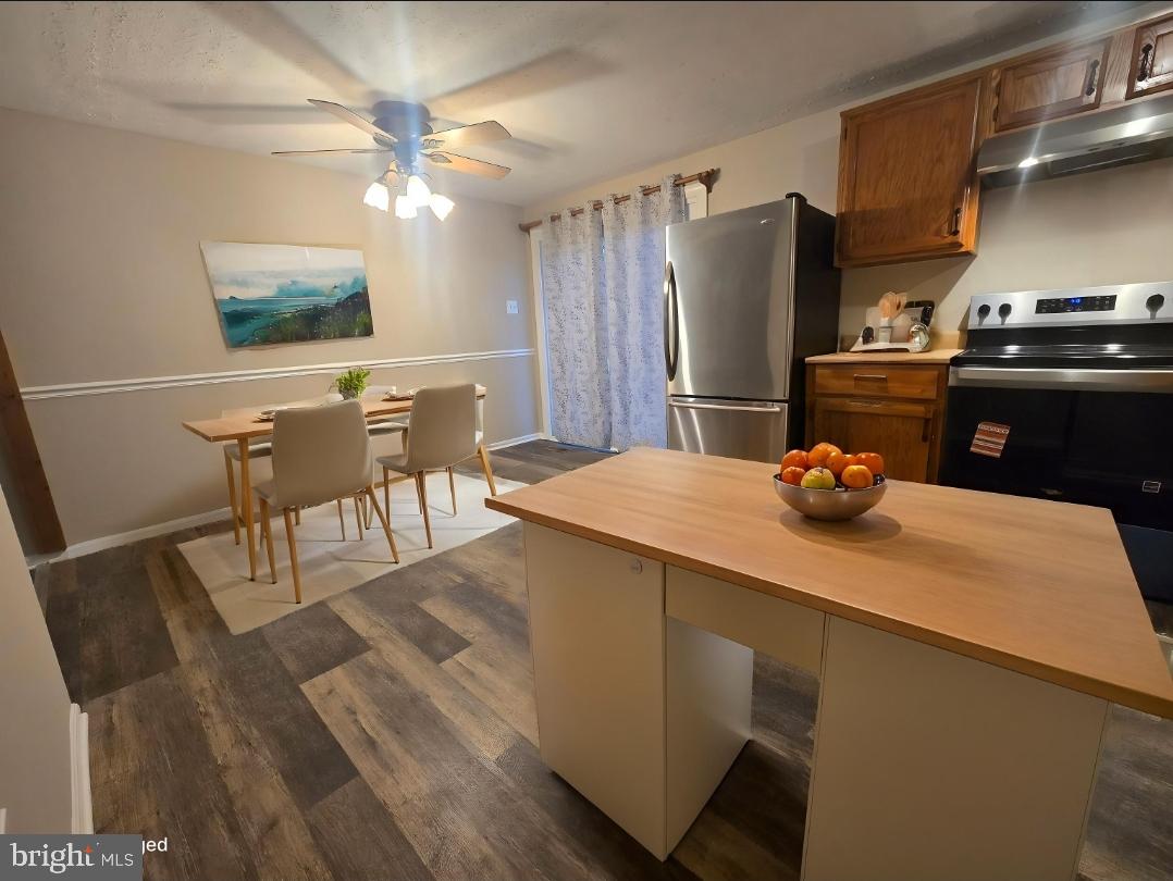 5040 Clifford Road, Unit 5040 Perry Hall, MD 21128 - Photo 6 of 19 a kitchen with a table chairs and refrigerator