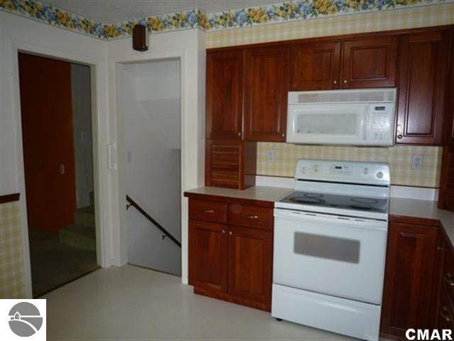 1423 Ridge Road Mount Pleasant, MI 48858 - Photo 12 of 21 1772356-11.JPG