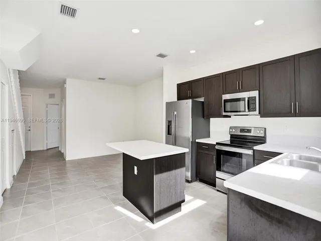 $3,000 | 3436 West 111th Place, Hialeah, FL 33018