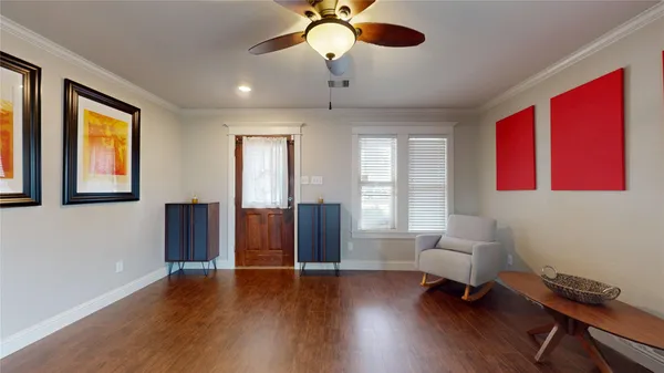 a view of a livingroom with furniture and a ceiling fan