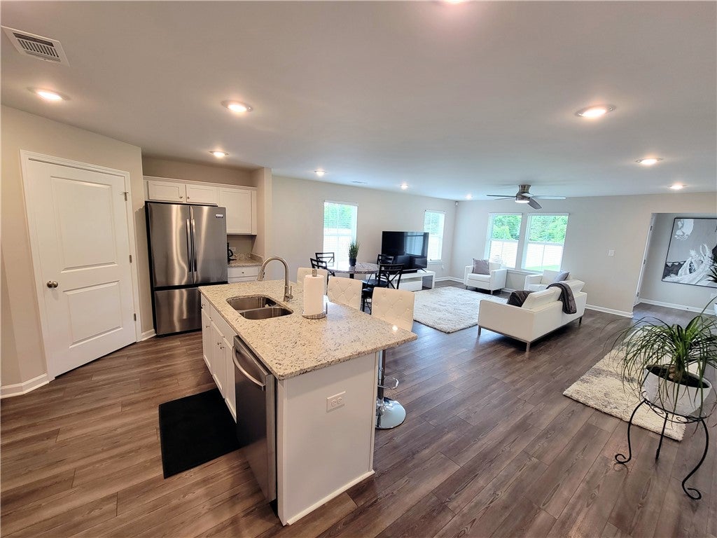 377 Bush Creek Road Opelika, AL 36804 - Photo 3 of 28 Gallery Image 3