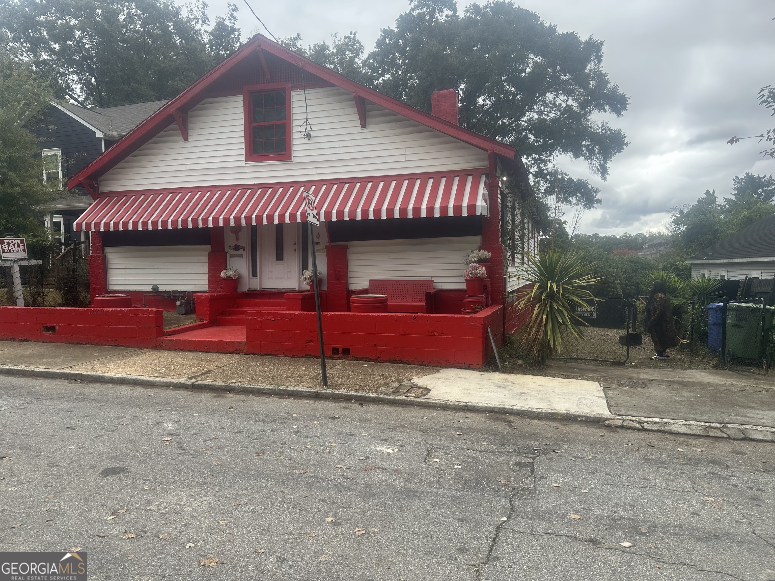 814 Welch Street Southwest Atlanta, GA 30310 - Photo 3 of 14 a view of a house with a patio