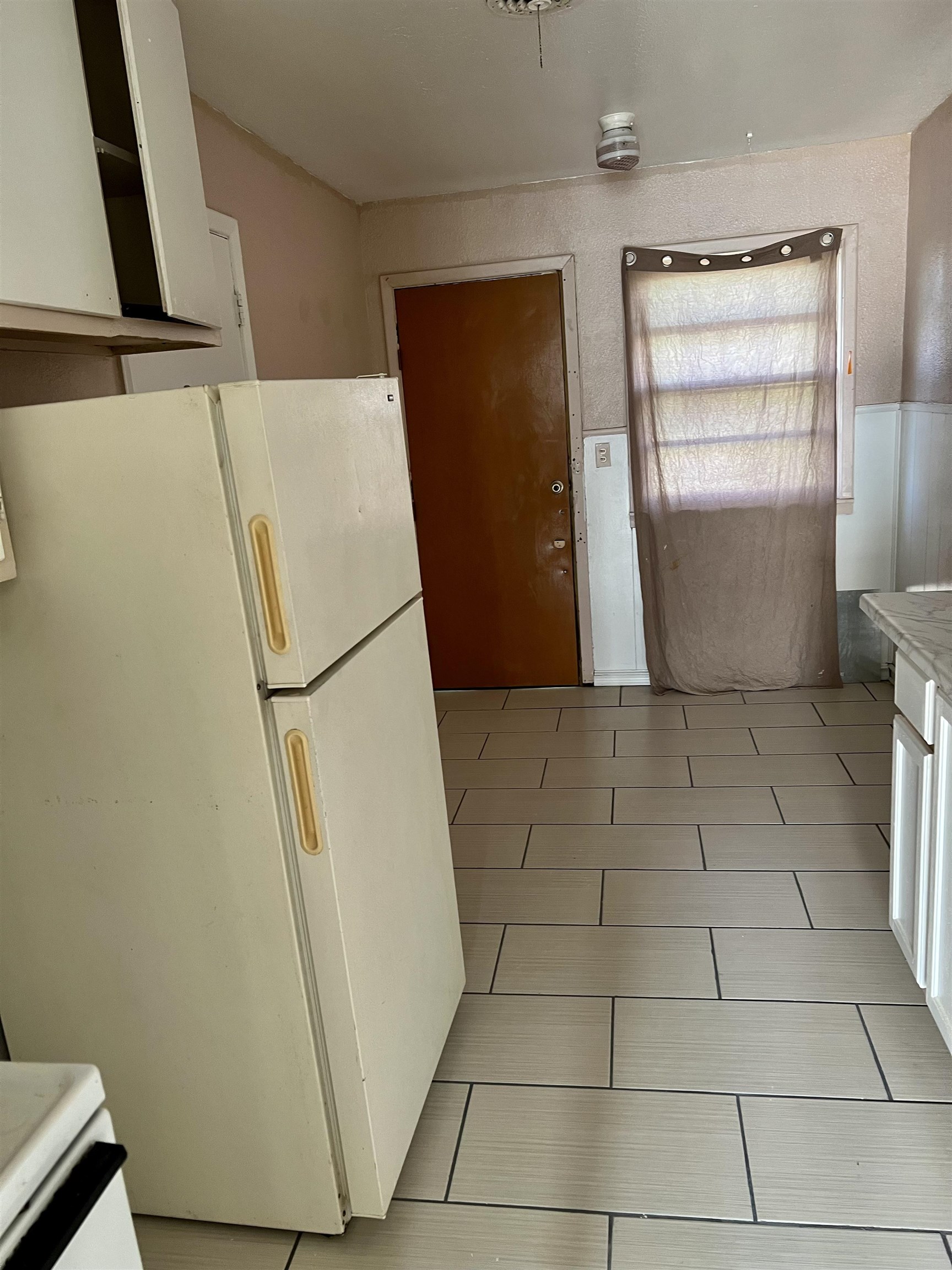 709 South Hillside Street Wichita, KS 67211 - Photo 7 of 20