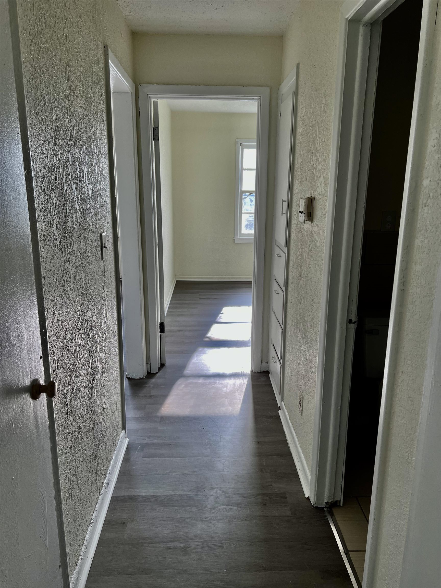 709 South Hillside Street Wichita, KS 67211 - Photo 8 of 20