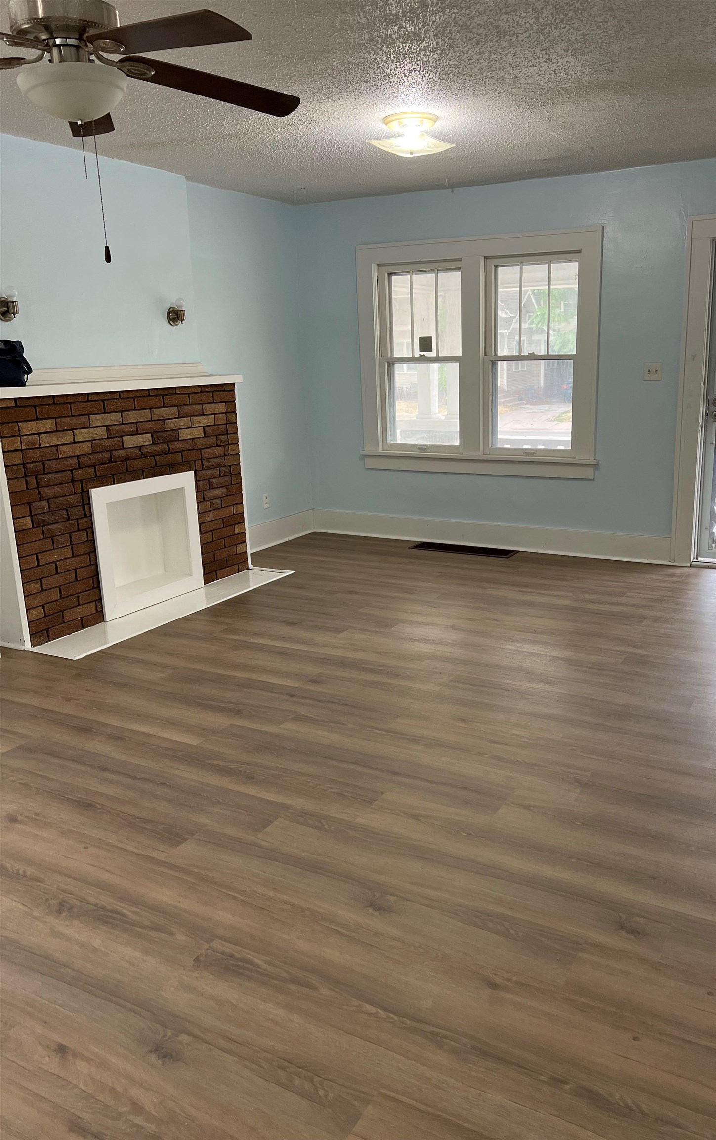 709 South Hillside Street Wichita, KS 67211 - Photo 9 of 20