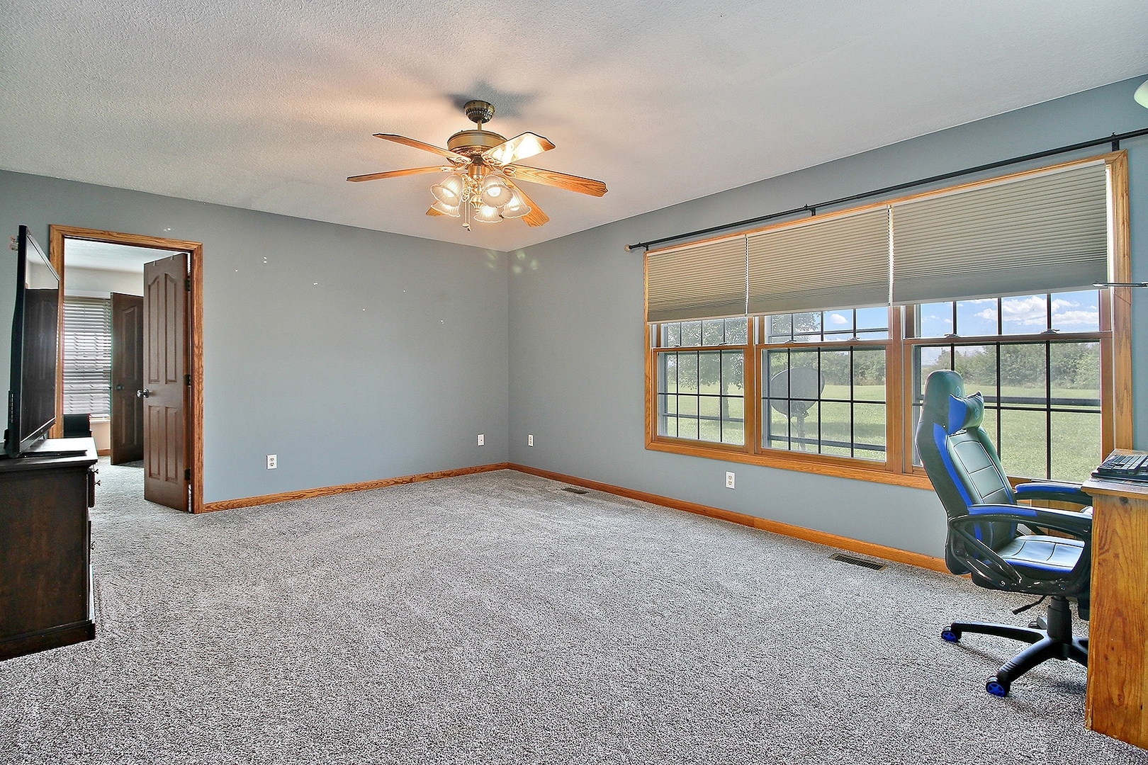 2938 South 5000W Road Kankakee, IL 60901 - Photo 7 of 18 a view of an empty room with a window