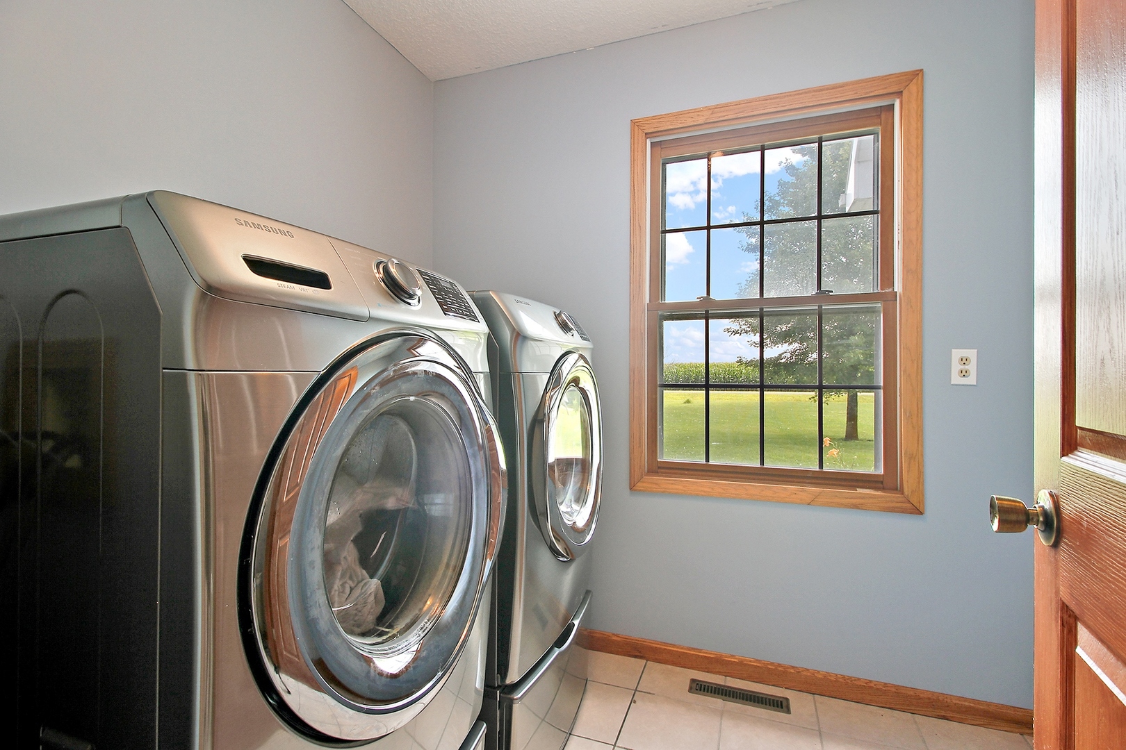 2938 South 5000W Road Kankakee, IL 60901 - Photo 9 of 18 a utility room with dryer and washer