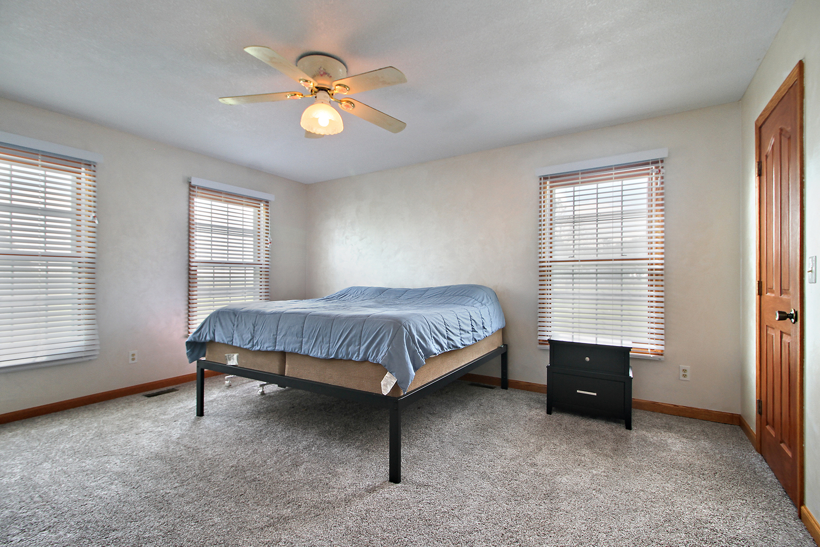 2938 South 5000W Road Kankakee, IL 60901 - Photo 10 of 18 a bedroom with a bed and a window