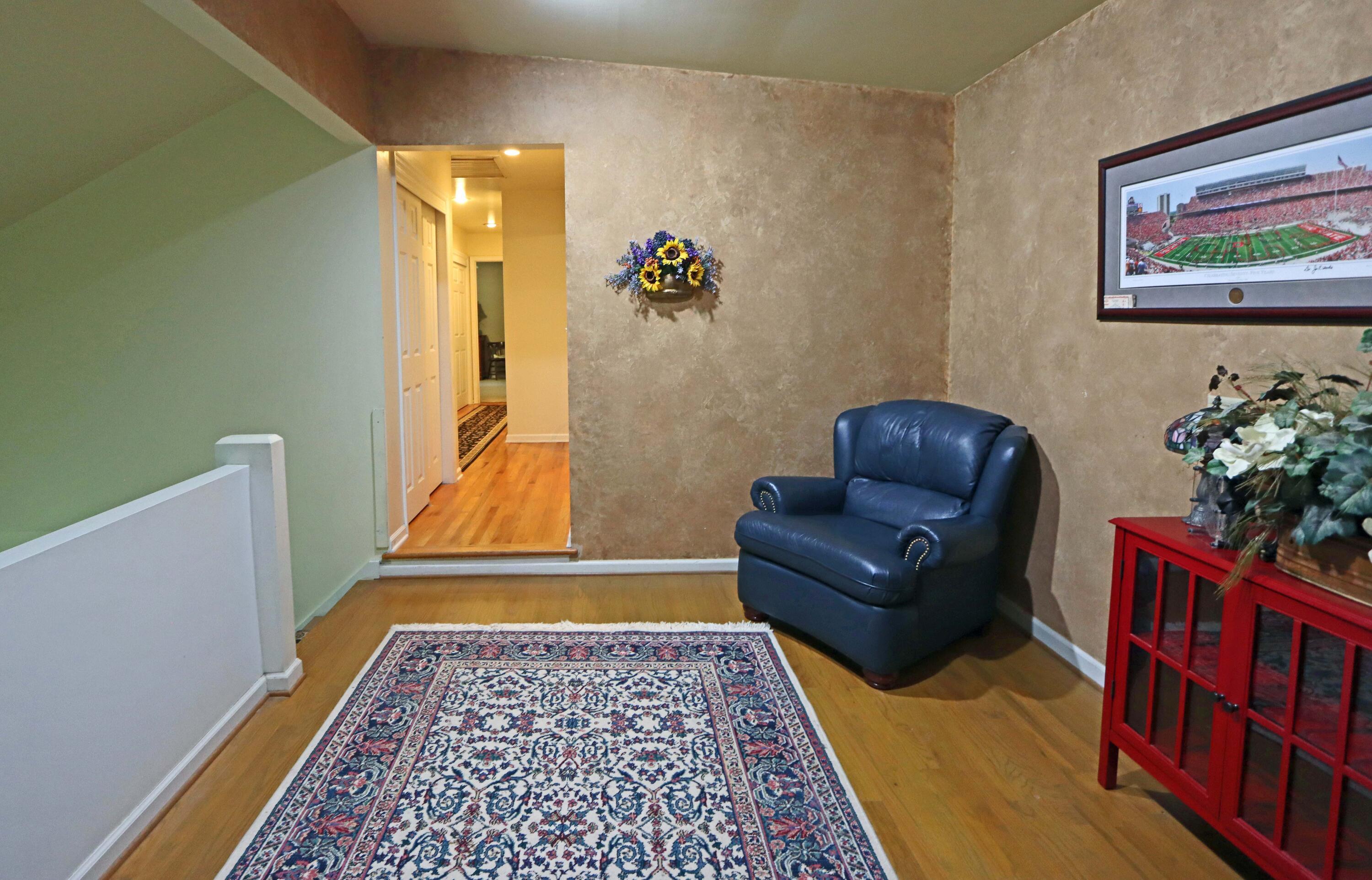 3969 Newhall Road Upper Arlington, OH 43220 - Photo 35 of 82 landing /loft at the end of the 1st stairways to the 2nd level