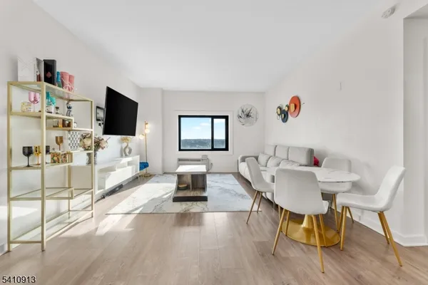 $2,800 | 1 Carriage City Plaza, Unit 904, Rahway, NJ 07065